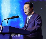 윤 대통령 “2045년, 화성에 태극기 꽂을 것”