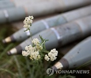 국방부 “美 최종 사용 전제 포탄 수출 협의중”…우크라 제공용 반박