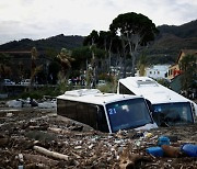 이탈리아 산사태로 12명 사망 · 실종… “안일한 행정이 부른 인재”