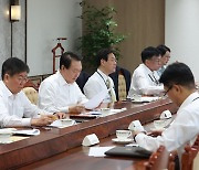 [속보] 尹대통령 “당정 적극 협력해 금투세 문제 대응해달라”