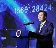 윤대통령, 우주경제 로드맵 발표…"2045년 화성 착륙"