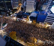 여성비하 발언, 버려지는 피켓... 촛불집회는 더 나아져야 한다