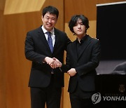 피아니스트 임윤찬과 지휘자 홍석원