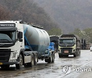 경찰 에스코트 속 충북 시멘트업계 나흘만에 출하 재개(종합)
