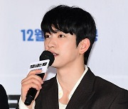 [TEN 포토] 박진영 '샤프한 턱선'