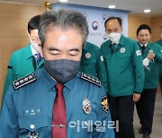 [포토]브리핑 마치고 이동하는 윤희근 경찰청장