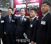 [포토] 안양 홍보관 방문한 이성희 농협회장