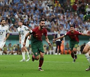 [월드컵] '페르난데스 멀티골' 포르투갈, 우루과이 누르고 16강 진출 확정