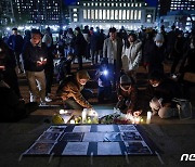 뉴욕서 중국 봉쇄반대 시위 지지하는 촛불 집회