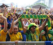 열광하는 브라질 축구팬들