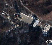 북한 서해위성발사장에 새 건축물 윤곽…"새 엔진시험대 가능성"