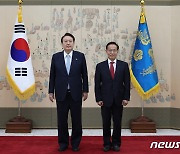 윤 대통령, 김태기 신임 중노위원장 임명장 수여식