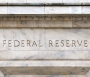"금리인하 2024년에나…" 매파 발언 쏟아내는 Fed