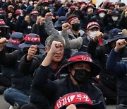 경찰, 화물연대 파업 불법행위 조합원 15명 수사중