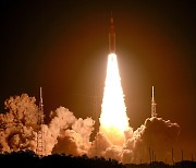 美 NASA 화성 탐사 ‘초읽기’…선발대는 ‘초대형로켓’과 ‘공중접시’