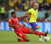 '팽팽한 중원싸움' 브라질, 스위스와 0-0 접전(전반 종료)