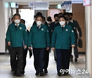 [포토]화물연대 집단운송거부 관련 관계부처 합동 브리핑 참석하는 국무위원들