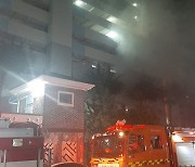 경남 창원서 아파트 화재로 40대 심정지…20여 명 대피