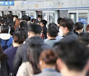 서울지하철 파업 D-1, 마지막 교섭 촉각···“구조조정 이견 좁히는 중”