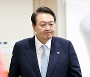 尹 “법무장관 집 찾아가 공권력 희롱하는 일 어떻게 용납하나”