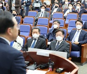 민주당, 이상민 해임건의안 발의 시점 재검토