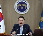 [속보]尹대통령 “노사문제, 그때그때 타협하면 또다른 불법파업 유발”