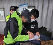 부산서 화물연대 압수수색 중인 경찰