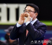 페퍼저축은행 김형실 감독, 성적 부진으로 자진 사퇴…이경수 대행체제