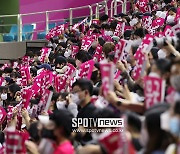 [포토S] 뜨거운 응원 펼치는 흥국생명 팬들