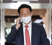 긴급 중진의원 회의 참석하는 김상훈 의원
