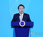 尹대통령 "분단 극복·통일 국가 건설은 글로벌 경제 대국 초석"