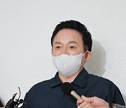 [포토]취재진 질의에 답하는 원희룡 국토교통부 장관