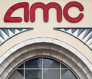 ‘밈 주식’으로 이름 날린 AMC, 대표 사임 및 직원 20% 해고