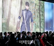 [포토]관람객 눈길 사로잡는 'META FASHION:메타패션'