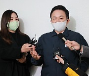 취재진 질의에 답변하는 원희룡 국토교통부 장관