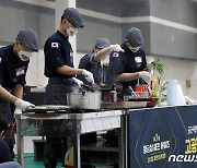 군인 요리대회 '황금삽을 차지하기 위한 치열한 경쟁'