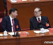 故장쩌민-시진핑 2017년 19차 당대회 폐막식 자리 모습