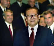 2001년 홍콩서 열린 한 포럼에서 미소 짓는 장쩌민