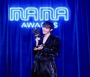 방탄소년단, 'MAMA 플래티넘' 수상→진, 입대 전 깜짝 전화 연결('2022 MAMA AWARDS')