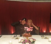 하하♥별, 결혼 10주년 데이트 '케이크 고백' 깜짝..."여전히 터프한(?) 고백"