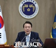 정부 "업무개시명령" vs 화물연대 "위헌" 반발…'강 대 강' 대치 지속