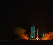 중국 우주정거장 ‘톈궁’ 완성…첫 원정대 3명 도착