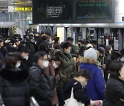 장기화 기로에 선 서울지하철 파업...파업 첫날 협상은 재개