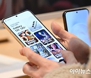 [韓 스마트폰 판도] ㊤ 차포 떼는 삼성…애플 공략에 지각변동 오나