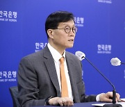 이창용 한은 총재 "한국도 경기둔화 못 피해…최종금리는 3.5% 전후"