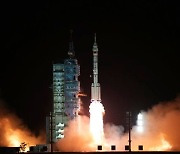 中 선저우 15호 발사…우주정거장 건설 마무리 단계