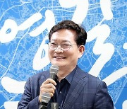 경찰 '선거법 위반 혐의' 송영길 송치…검찰은 무혐의 처분