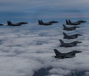 중국·러시아 폭격기 6개월만에 ‘카디즈’ 진입…공군 F-15K 긴급출격 맞대응