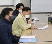 국토부 "시멘트 운송업체 34곳, 업무개시명령서 현장교부 완료"
