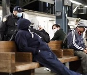 뉴욕 지하철 묻지마 범죄 급증하자, 정신이상 노숙자 강제 병원행 결정
